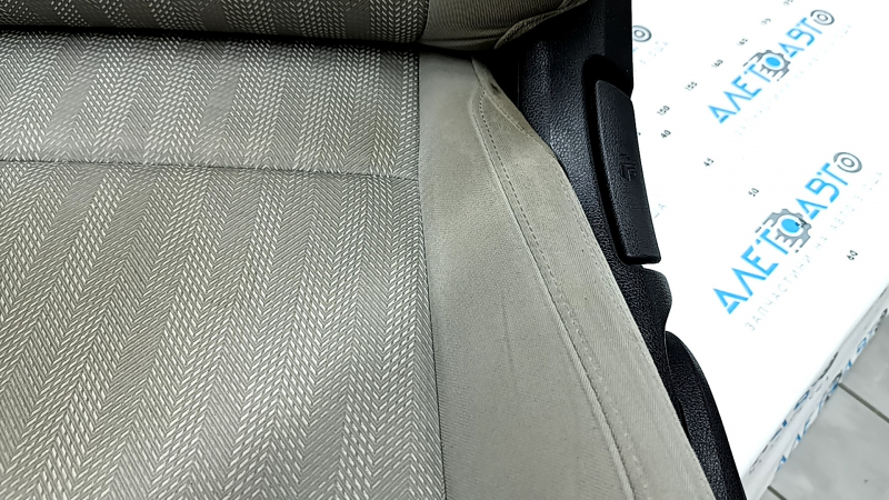 Водительское сиденье Kia Sportage 20-22 без airbag, механическое, ткань серая, LX, под химчистку, потерто