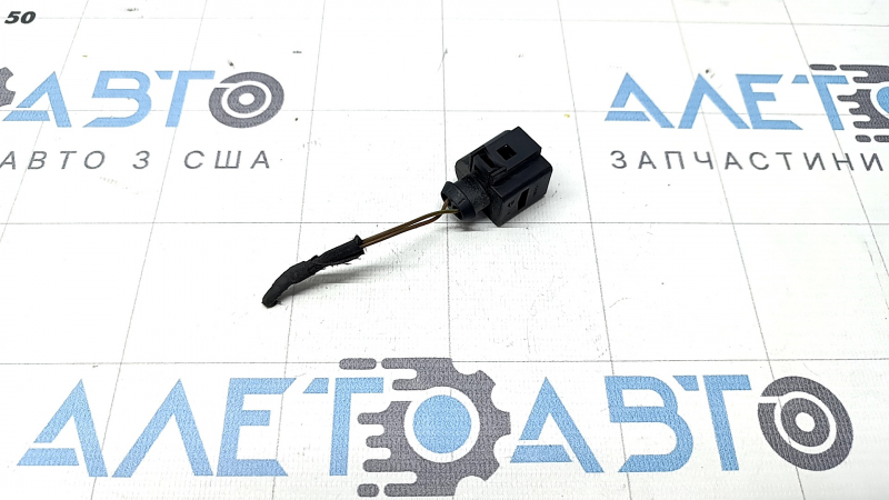 Фишка на датчик замка капота левая Porsche Cayenne 19-26
