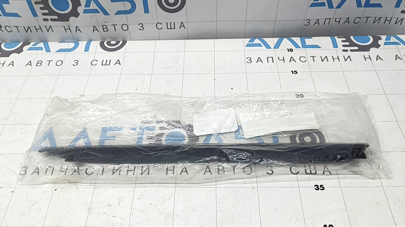 Молдинг нижний заднего бампера левый Toyota Camry 18-24 SE/SXE