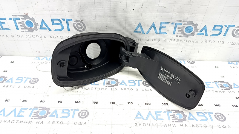 Корпус лючка бензобака Porsche Cayenne 19-26 с замком