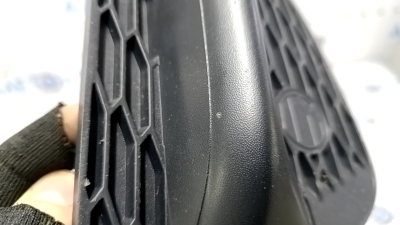 Решетка переднего бампера левая Nissan Rogue Sport 20-22 структура, сколы