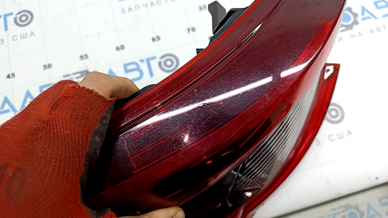 Фонарь внешний крыло левый Nissan Rogue Sport 20-22 царапины