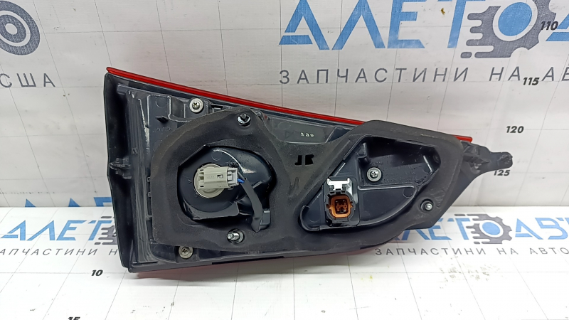 Фонарь внутренний дверь багажника правый Nissan Rogue Sport 20-22