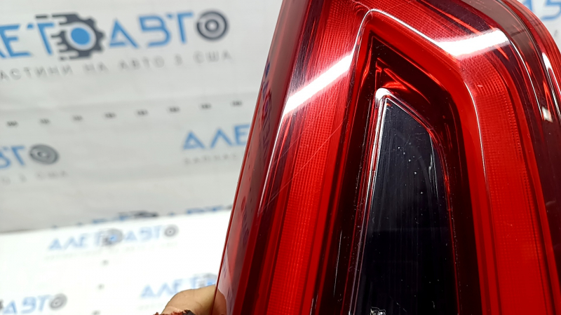 Фонарь внутренний дверь багажника левый Nissan Rogue Sport 20-22 царапины