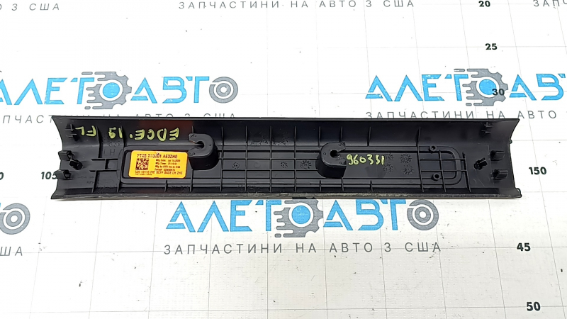 Накладка порога передняя левая Ford Edge 19-24 черная, потерта
