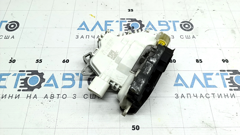 Замок двери передней левой Audi A6 C7 12-18