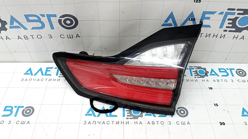 Фонарь внутренний крышка багажника правый Ford Edge 19-24 рест, SE SEL, воздух по кромке, в клее, царапины