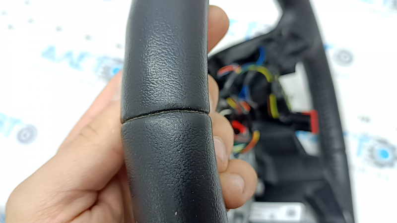 Руль голый Ford Edge 19-23 кожа черный, подогрев, потерт, царапины