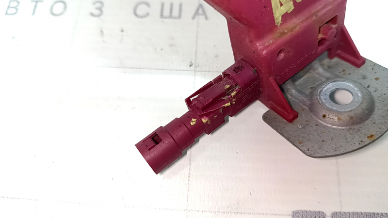 ANTENNA AMPLIFIER правая Audi A6 C7 12-18 сломана фишка