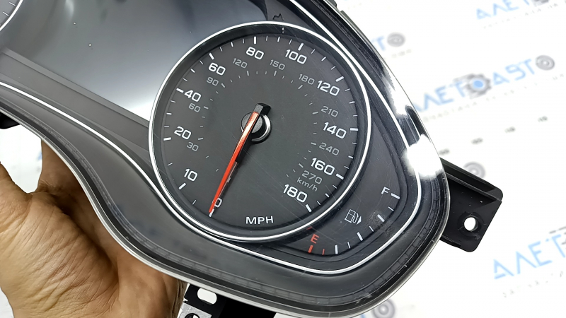 Щиток приборов Audi A6 C7 16-18 без ночного видения и проекции, 103к, царапины