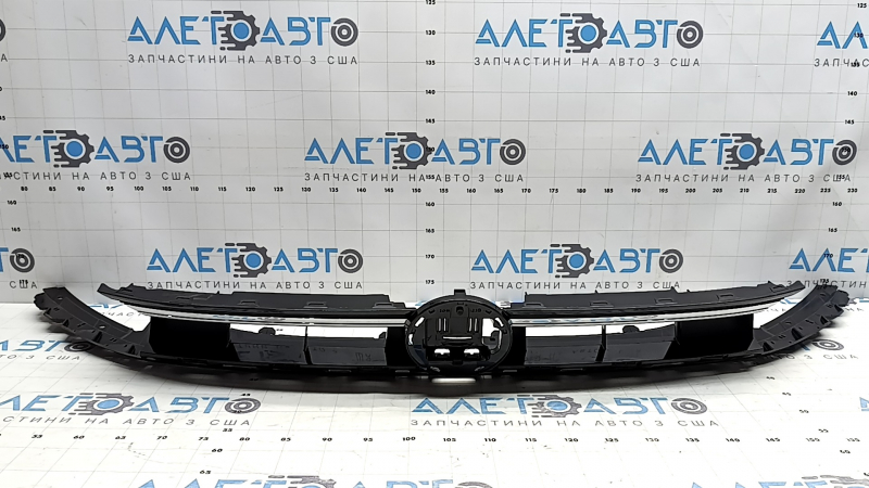 Грати радіатора grill VW Jetta 25-26 без емблеми
