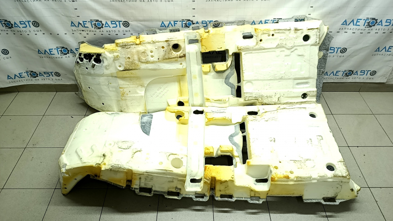 Покрытие пола Audi A6 C7 12-18 бежевое, под химчистку, окалины, порван поролон