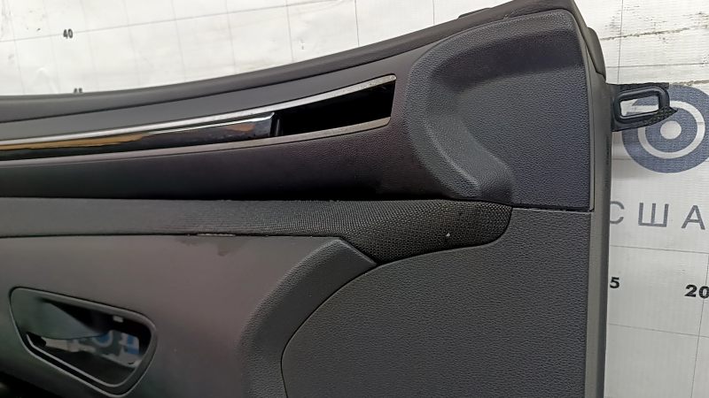 Обшивка двери карточка передняя левая Hyundai Tucson 22-24 черная с черной вставкой ткань, подлокотник черный кожа, хром молдинг с черным глянцем, Bose, под кнопку памяти сидения, царапины, под химчистку, в копоти