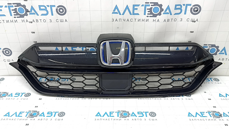 Решетка радиатора grill в сборе Honda CRV 20-22 со значком, hybrid, под радар, с накладками молдингов