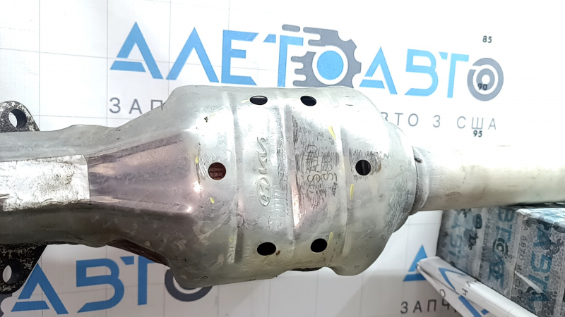 Выпускная трасса средняя часть с катализатором Hyundai Tucson 22-24 2.5, вмятины