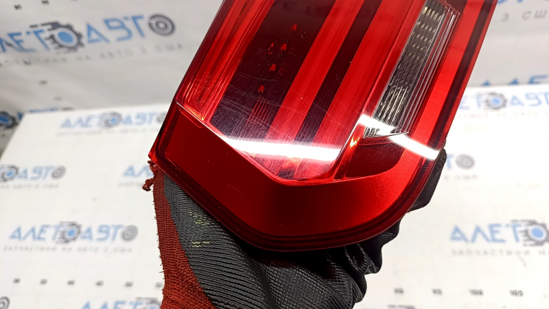 Фонарь внутренний крышка багажника правый BMW 3 F30 16-18 светлый, царапины
