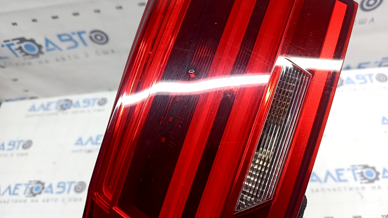 Фонарь внутренний крышка багажника правый BMW 3 F30 16-18 светлый, царапины