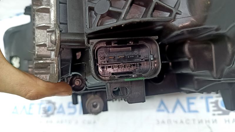 Фара передняя правая в сборе BMW 3 F30 16-18 LED сколы, под полировку