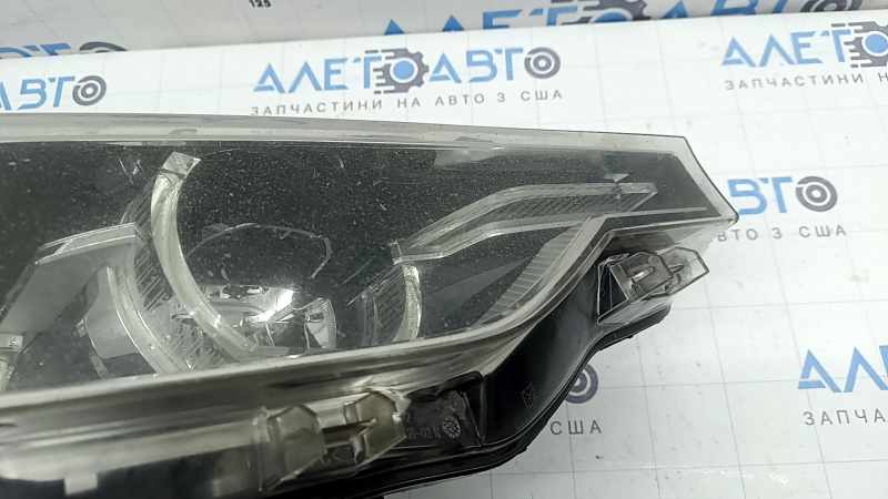 Фара передняя правая в сборе BMW 3 F30 16-18 LED сколы, под полировку