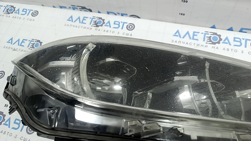 Фара передняя правая в сборе BMW 3 F30 16-18 LED сколы, под полировку