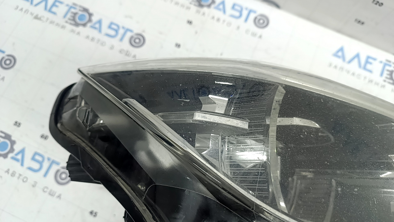 Фара передняя правая в сборе BMW 3 F30 16-18 LED сколы, под полировку