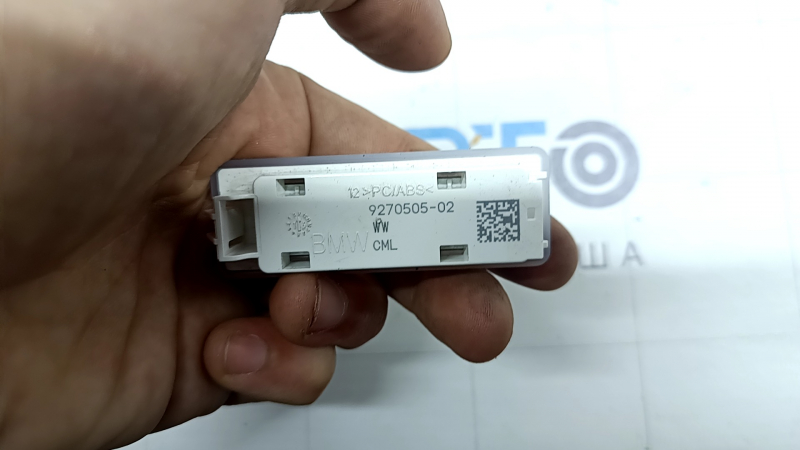 Плафон освещения обшивки двери карточки передней правой BMW 3 F30 12-18 нижний, белый