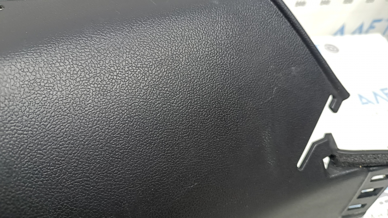 Накладка задней стойки нижняя правая Toyota Prius 50 16-20 черная, царапины
