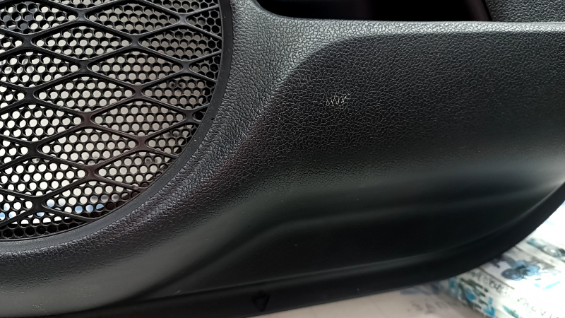 Обшивка дверей картка задня права Toyota Prius 50 16-18 чорна, чорна вставка, підлокітник шкіра чорна, подряпини, тичка