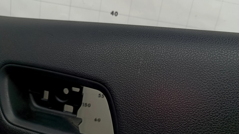 Обшивка дверей картка задня права Toyota Prius 50 16-18 чорна, чорна вставка, підлокітник шкіра чорна, подряпини, тичка