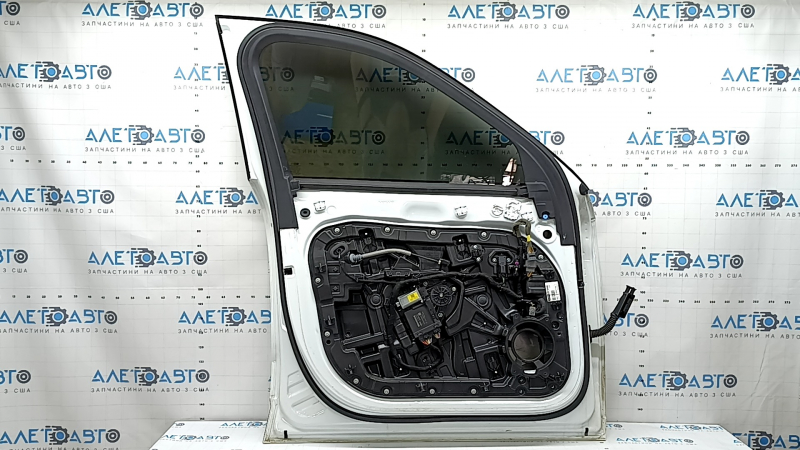 Дверь в сборе передняя левая Volvo XC90 16-26 keyless, белый 707, под камеру, тычки, вмятина, маркировка на стекле