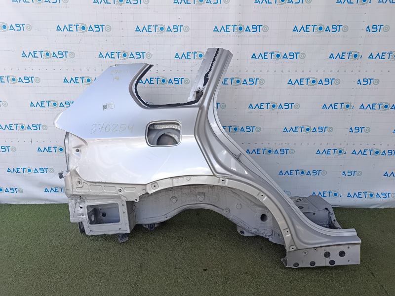 Чверть крило задня права BMW X5 E70 07-13 відпиляна, срібло