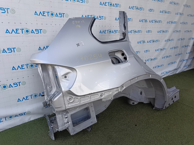 Чверть крило задня права BMW X5 E70 07-13 відпиляна, срібло