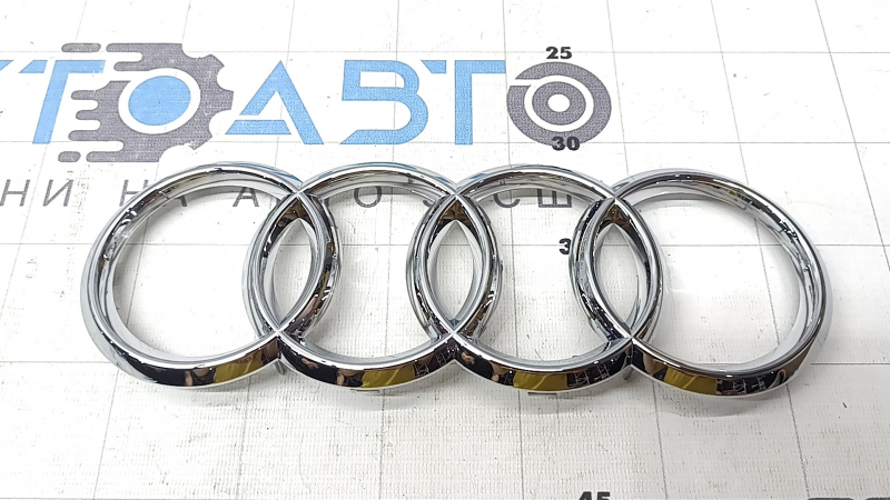 Эмблема значок решетки радиатора grill Audi A6 C7 16-18 рест