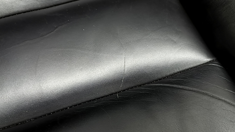 Пассажирское сидение Volvo XC90 16-17 с airbag, электрическое, подогрев, кожа черная наппа, R-Design, примято, царапина