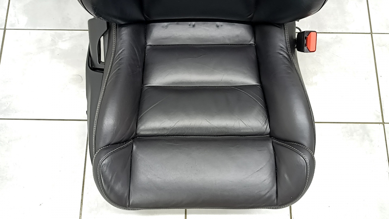 Пассажирское сидение Volvo XC90 16-17 с airbag, электрическое, подогрев, кожа черная наппа, R-Design, примято, царапина