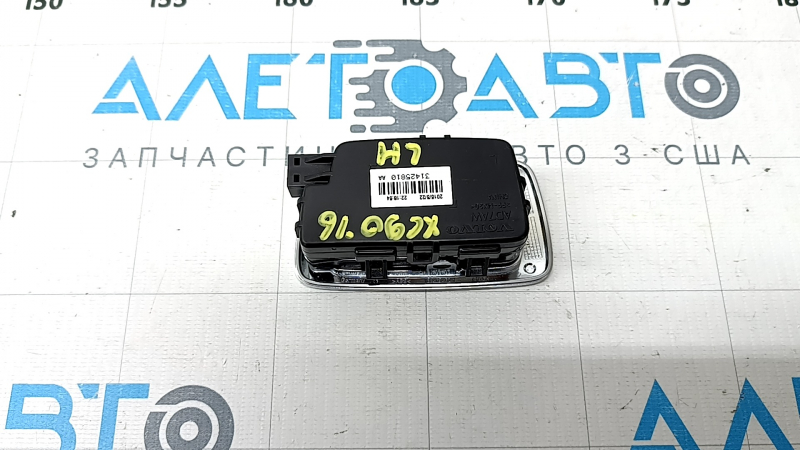 Плафон освещения левый Volvo XC90 16-22 серый
