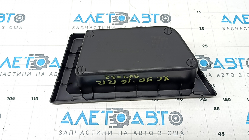 Бокс багажника правый Volvo XC90 16-23 черный, царапины