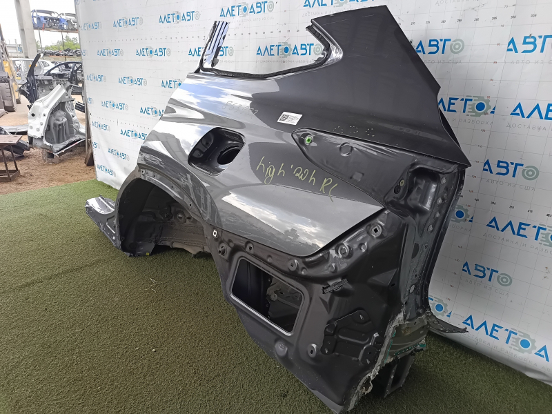 Четверть кузова задняя левая для Toyota Highlander 2020-2026, вид сзади, видно состояние покраски.
