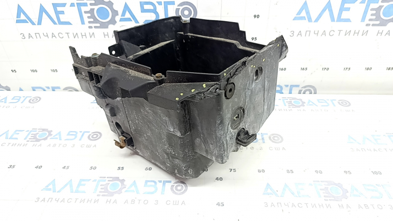 Корпус АКБ BMW 3 F30 12-18 под капотом, нат фрагмента