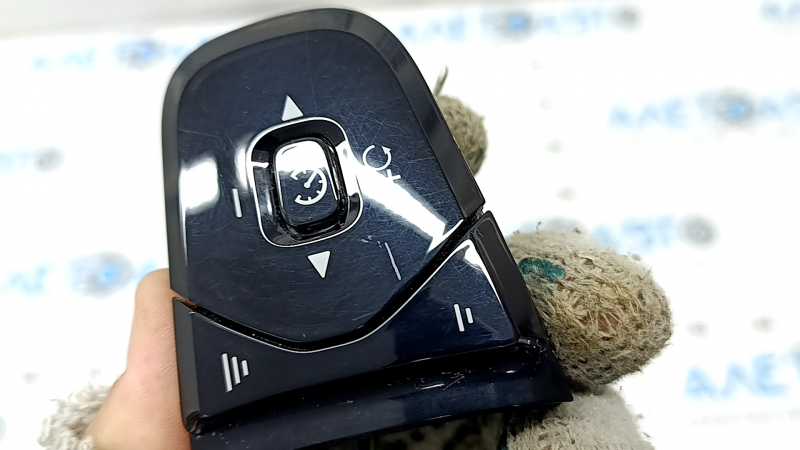 Кнопки управления на руле Volvo XC90 16-26 царапина