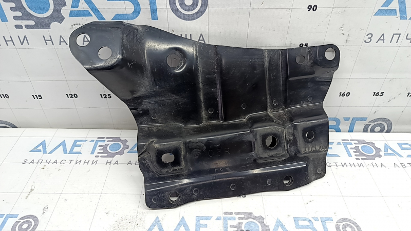 Кронштейн передней стойки правый Toyota Prius 50 16-19