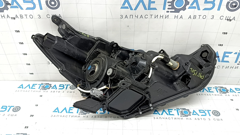 Фара передняя левая Toyota Prius V 15-17 голая, галоген, под полировку, сломано крепление