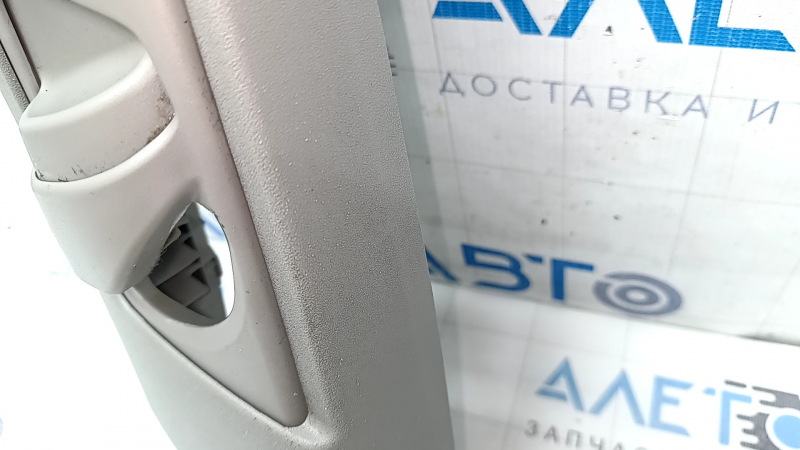 Накладка центральной стойки верхняя ремень левая Toyota Prius V 12-17 серая, потерта
