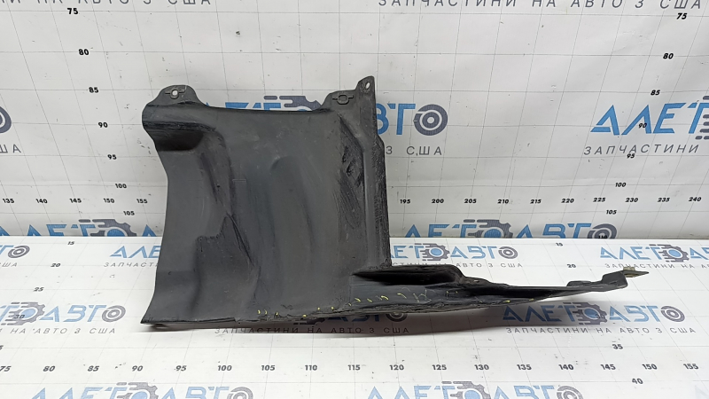 Защита двигателя боковая правая Toyota Prius 50 16-18 затерта, надрывы, примята