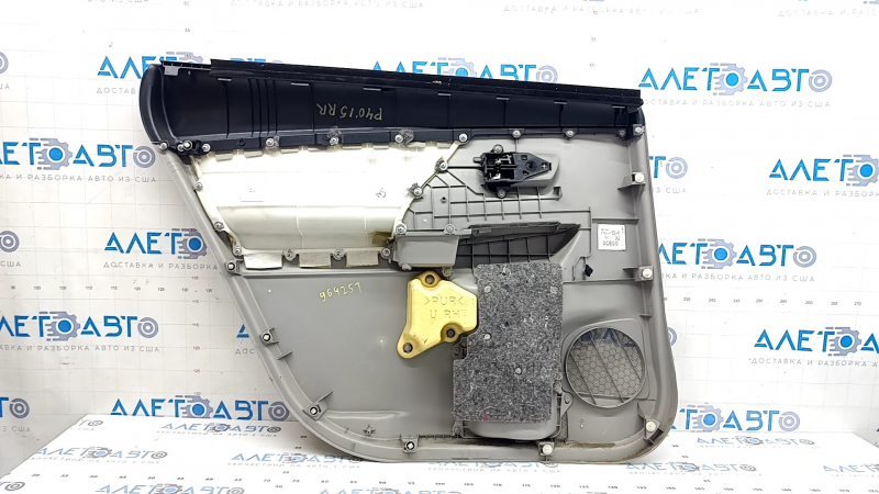 Обшивка двери карточка задняя правая Toyota Prius V 15-16 серая, подлокотник кожа серая, с ручкой, царапины, потерта