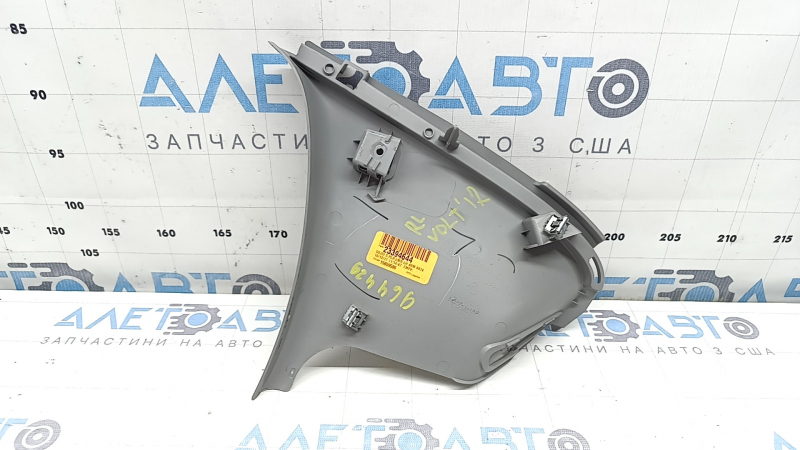 Накладка задней стойки левая под ремень Chevrolet Volt 16- серая, потертости