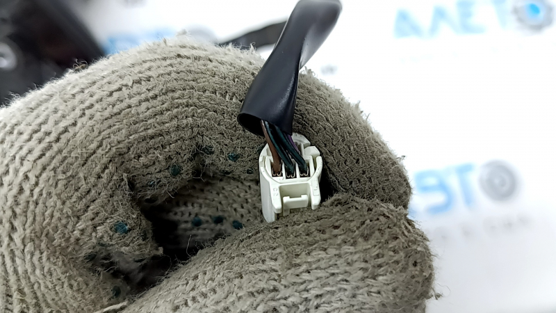 Зеркало боковое правое в сборе Toyota Prius V 12-17 5 пинов, черное, тычка, трещины в рамке зеркального элемента