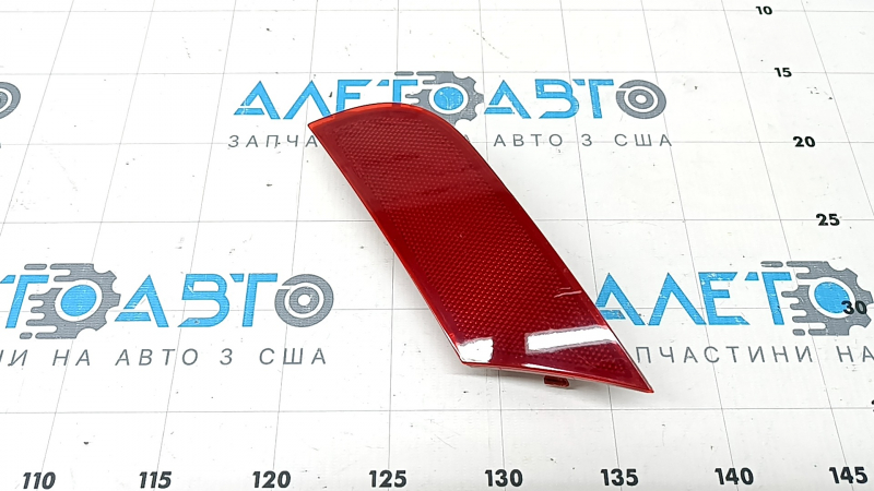 Отражатель заднего бампера правый Ford Escape MK4 20-26 царапины