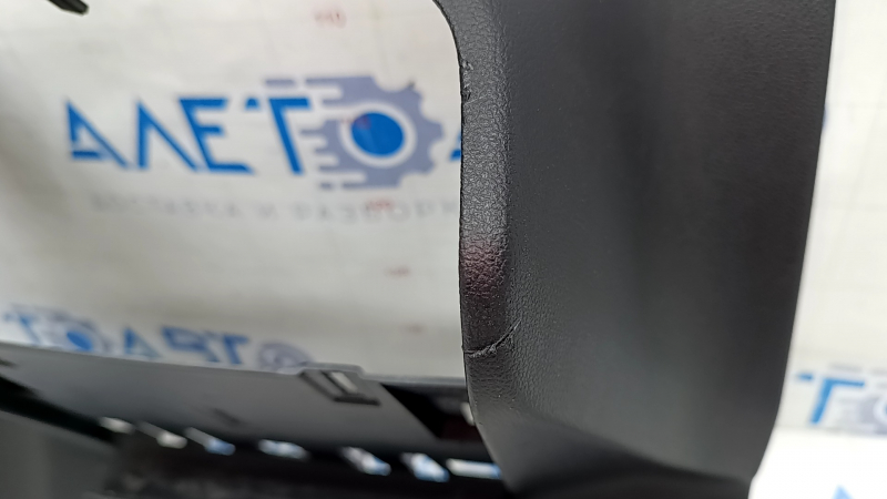 Накладка колени водителя в сборе Ford Escape MK4 20-26 черная, надломаны крепления, царапины