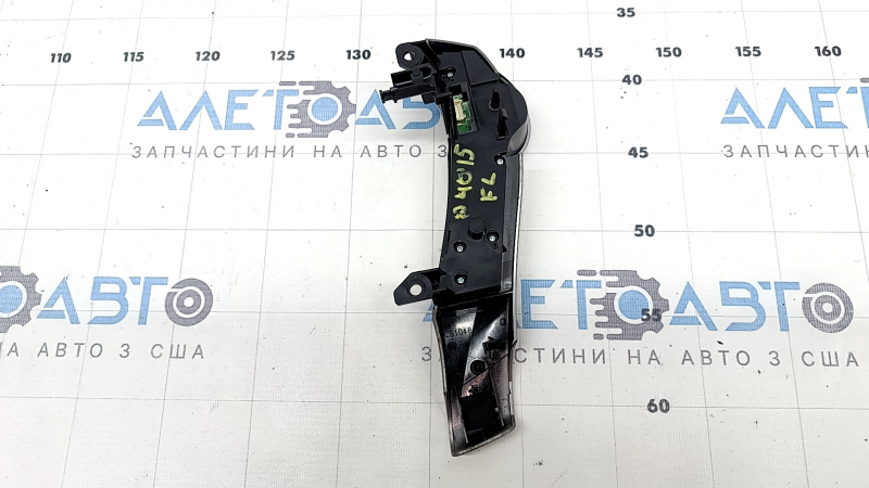 Кнопки управления на руле левые Toyota Prius V 15-17 под голосовое, царапины
